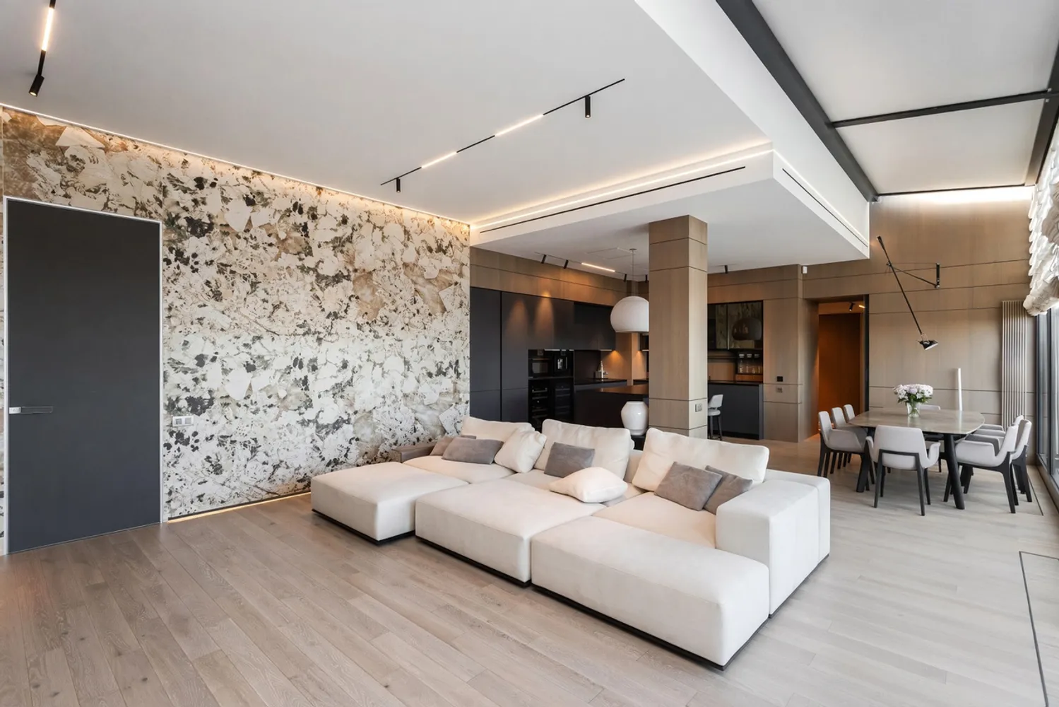 4 Zimmer Wohnung mit 144 m² in München – Bild 1