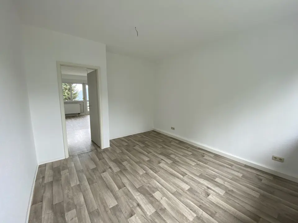 4 Zimmer Wohnung mit 75 m² in Suhl – Bild 2