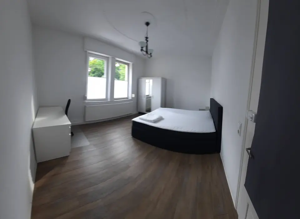 Shared room with 125 m² in Stuttgart – Photo 1
