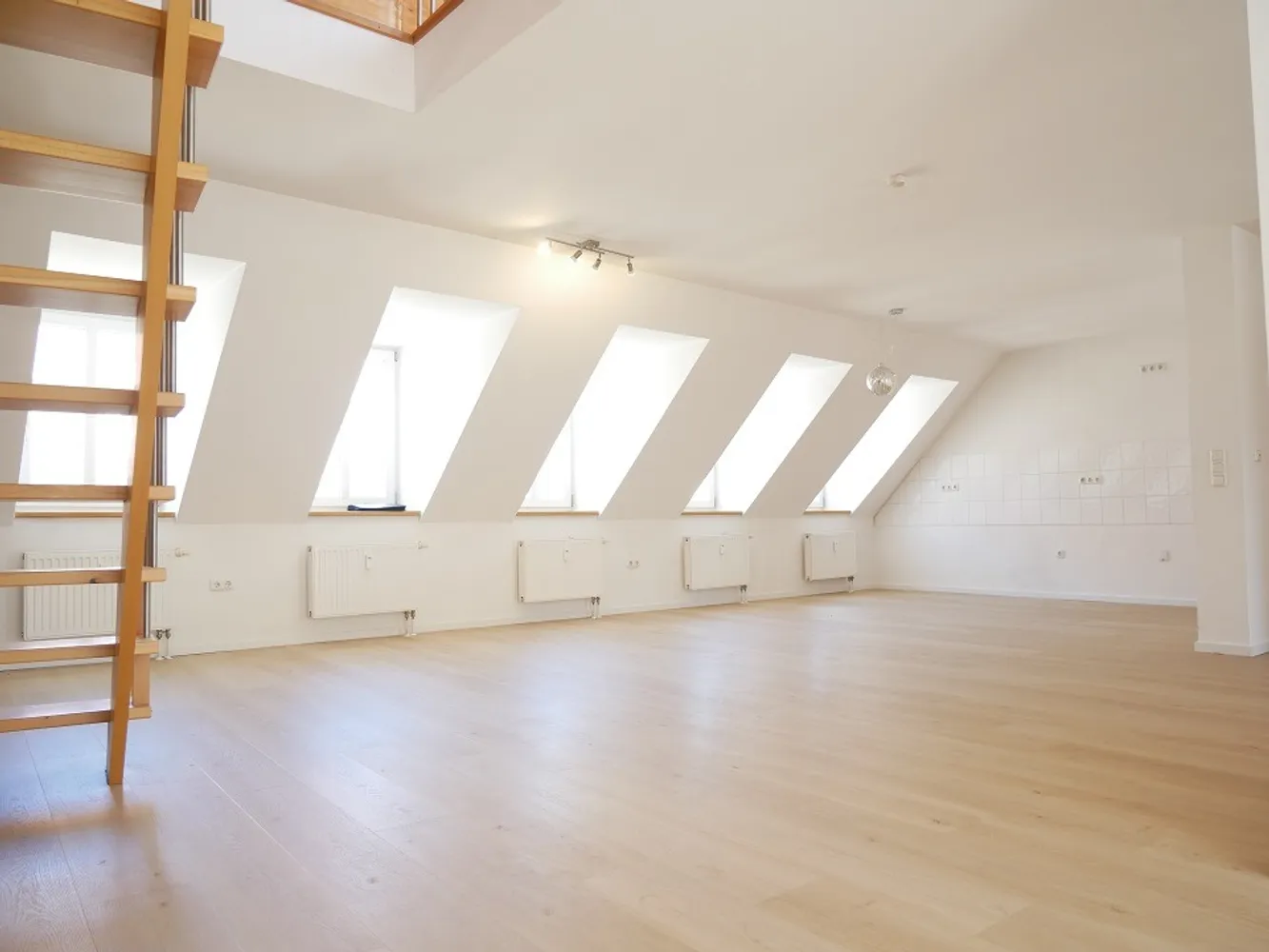 2 room apartment with 116 m² in Augsburg – Photo 10