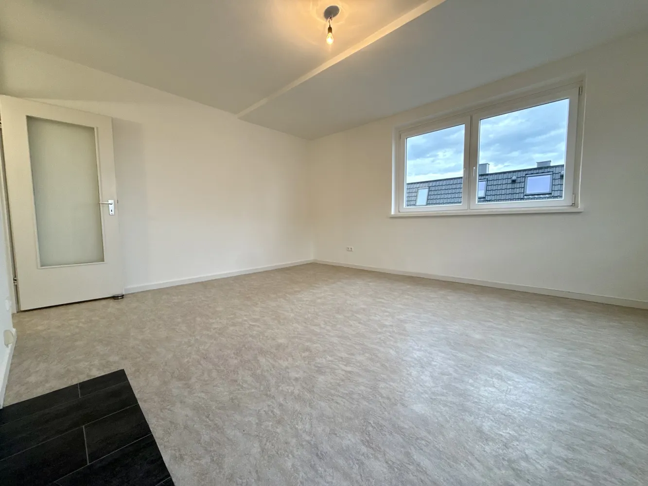 1 room apartment with 30 m² in Lübeck – Photo 3