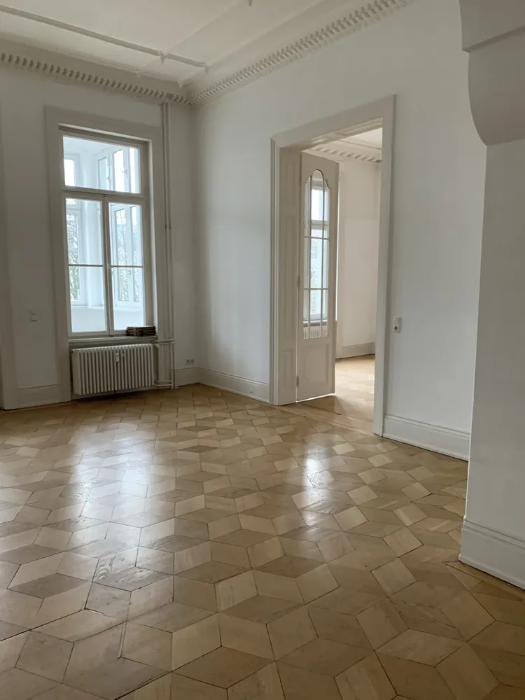 6 Zimmer Wohnung mit 210 m² in Wiesbaden – Bild 2