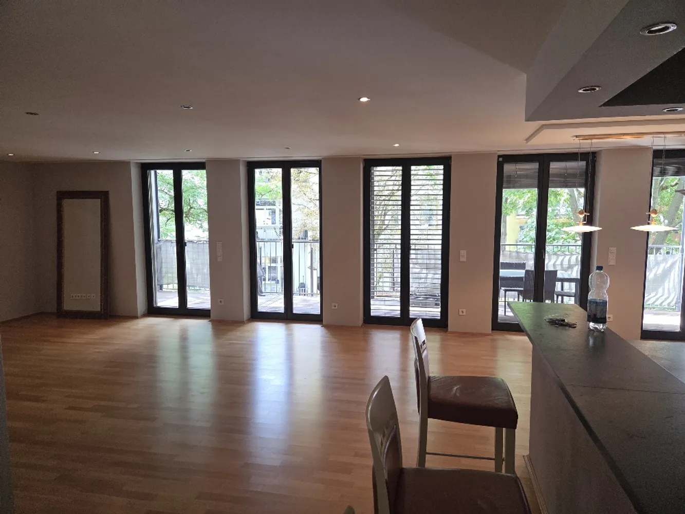 4 Zimmer Wohnung mit 210 m² in Frankfurt am Main – Bild 2