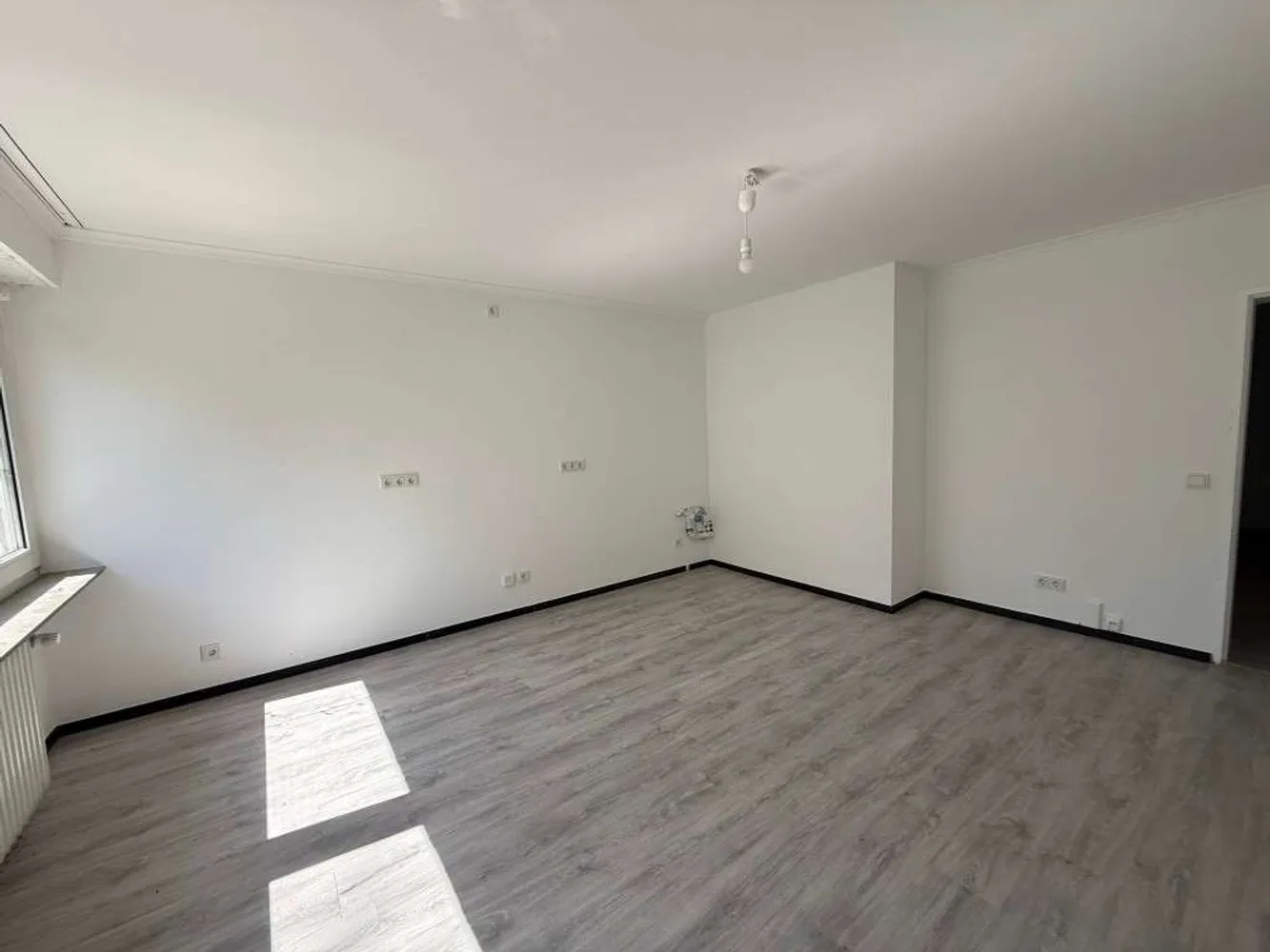 3 Zimmer Wohnung mit 100 m² in Wiesbaden – Bild 2