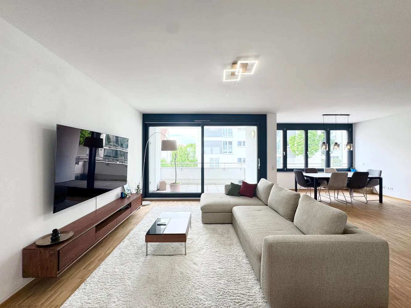 1 Zimmer Wohnung mit 95 m² in Stuttgart – Bild 1