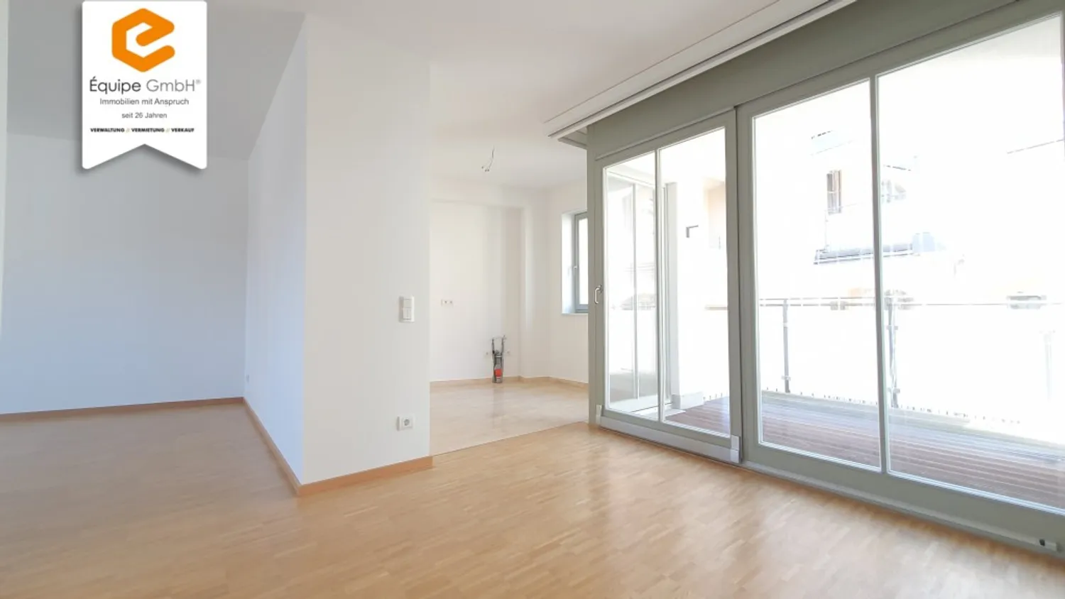 4 Zimmer Wohnung mit 127 m² in Dresden – Bild 1
