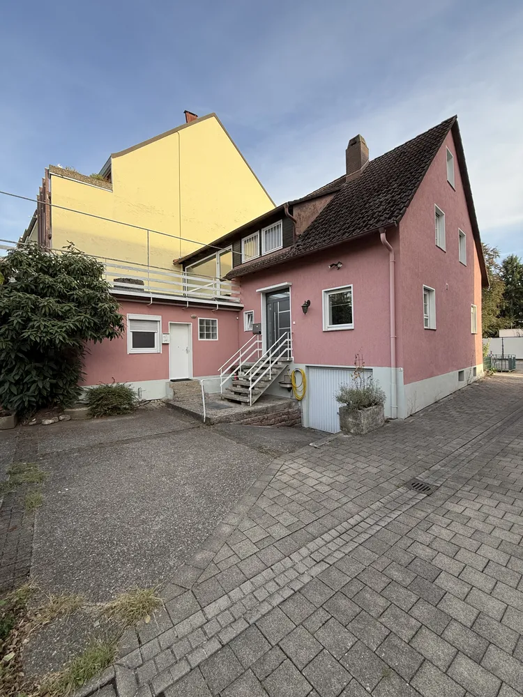 6 Zimmer Haus mit 200 m² in Freiburg im Breisgau – Bild 3