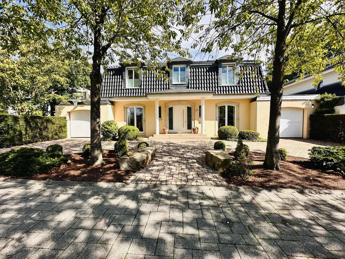 7 Zimmer Haus mit 251 m² in Mönchengladbach – Bild 2