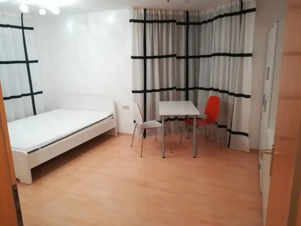 WG-Zimmer mit 32 m² in Böblingen – Bild 1