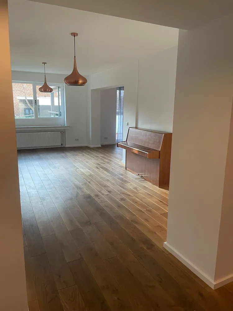 7 Zimmer Wohnung mit 191 m² in Düsseldorf – Bild 2