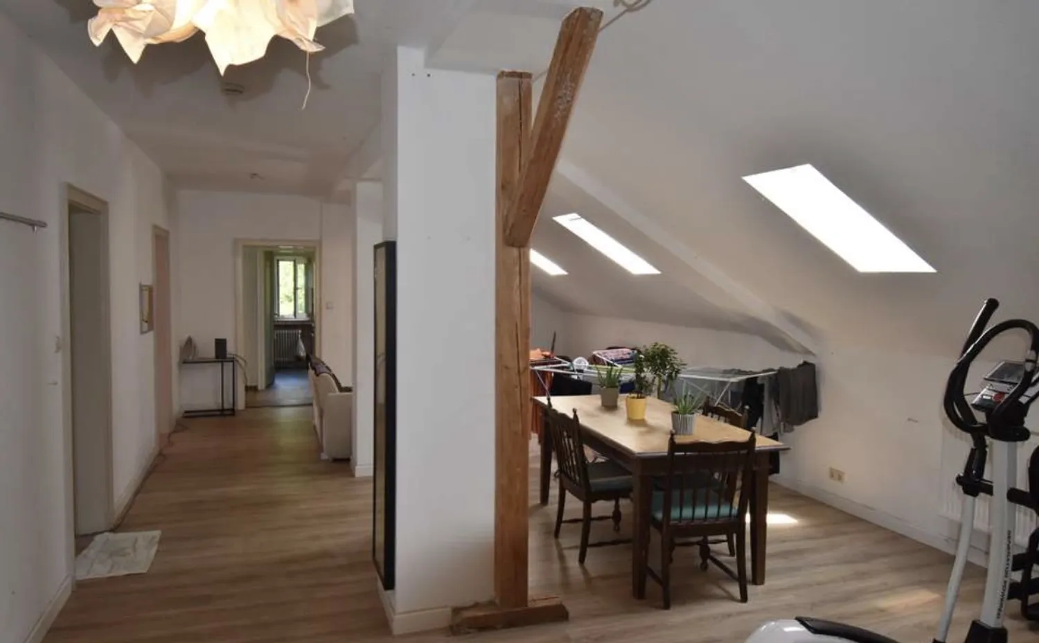 6 Zimmer Wohnung mit 100 m² in Stuttgart – Bild 1