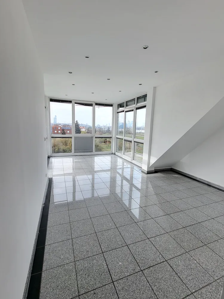4 Zimmer Wohnung mit 110 m² in Frankfurt am Main – Bild 1