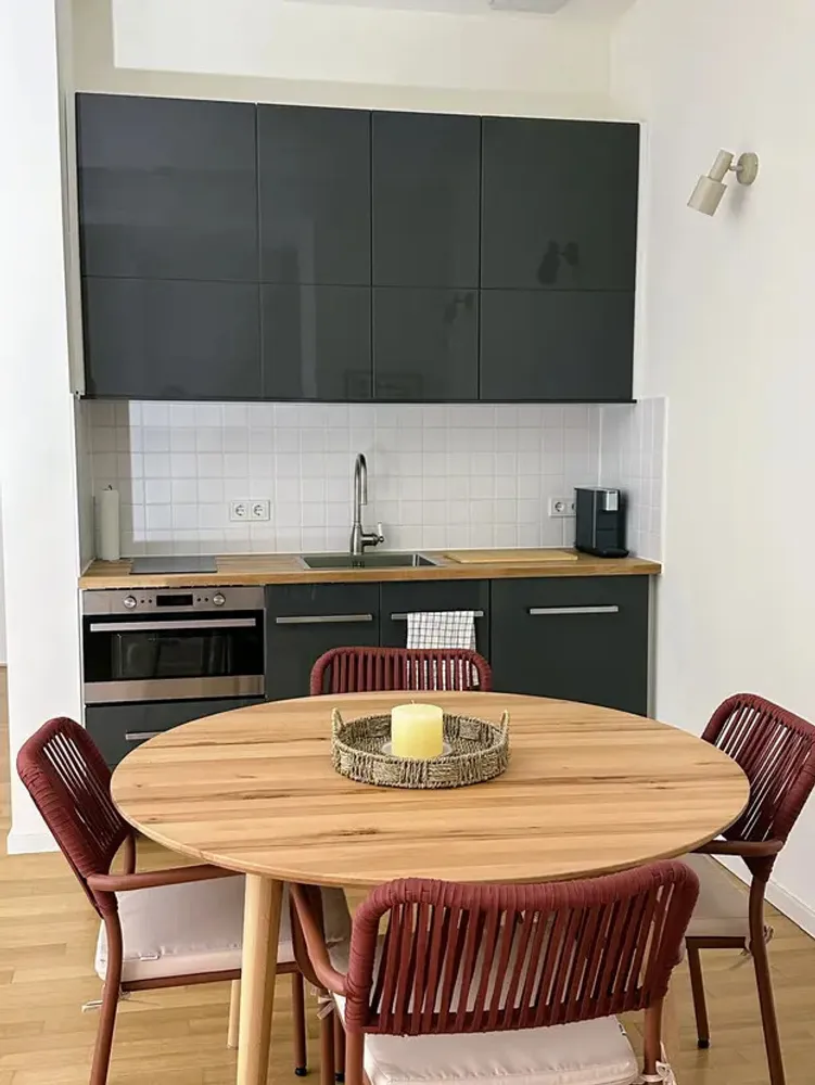 1 room apartment with 50 m² in Berlin – Photo 2