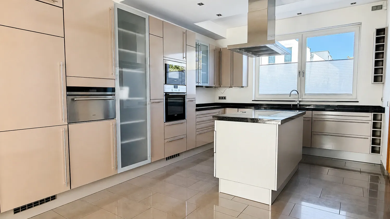 6 Zimmer Haus mit 249 m² in Düsseldorf – Bild 6
