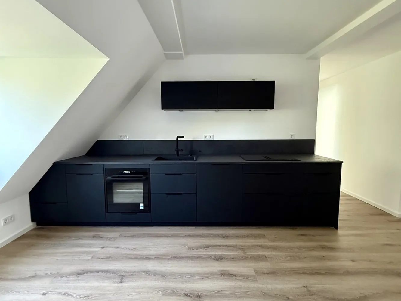 2 Zimmer Wohnung mit 75 m² in Düsseldorf – Bild 1
