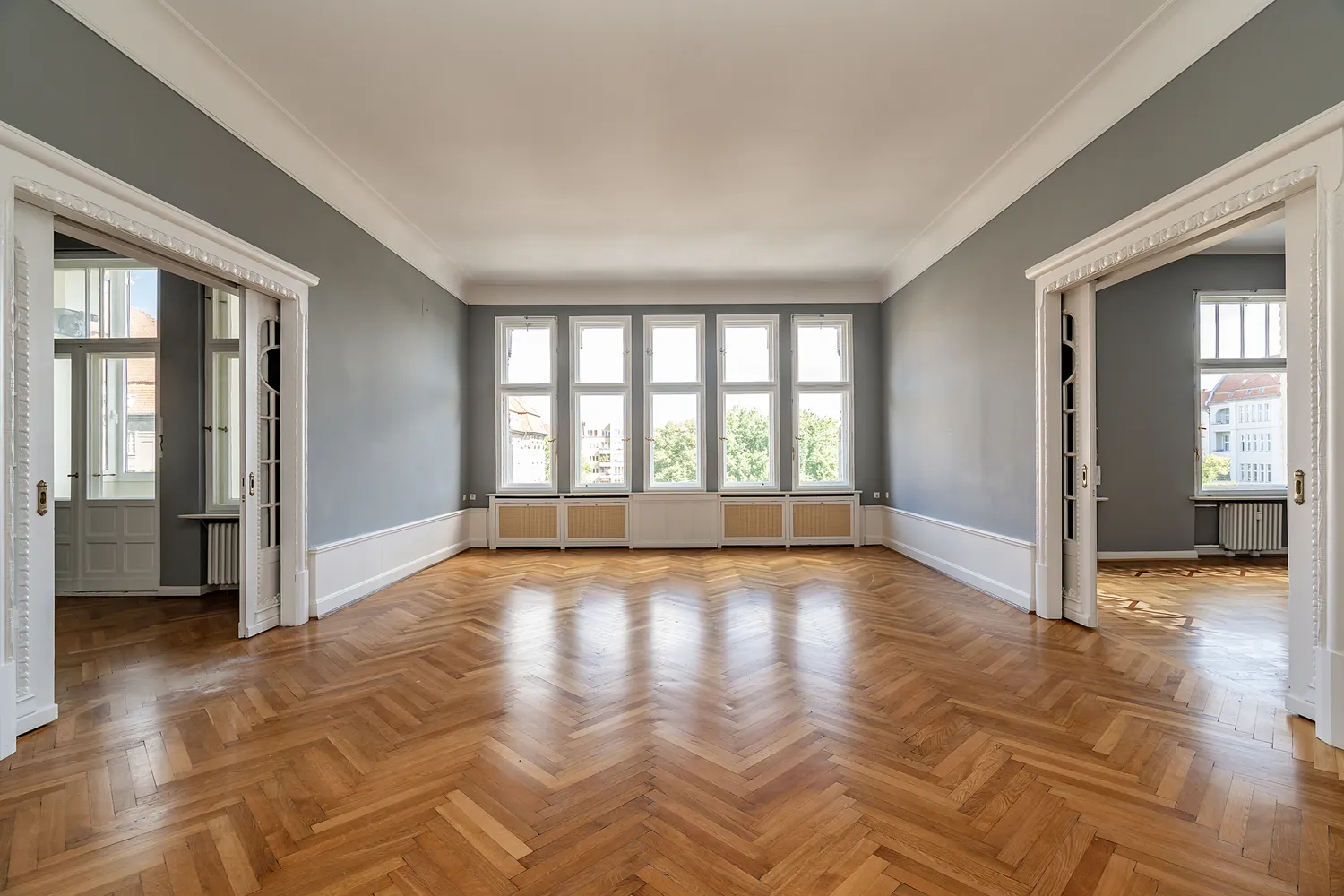 7 Zimmer Wohnung mit 345 m² in Berlin – Bild 1