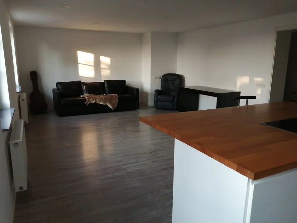 6 Zimmer Wohnung mit 177 m² in Weißenfels – Bild 1