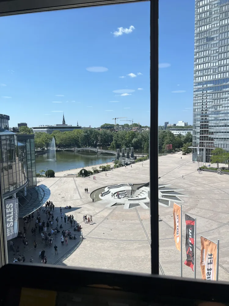 2 Zimmer Wohnung mit 65 m² in Köln – Bild 2