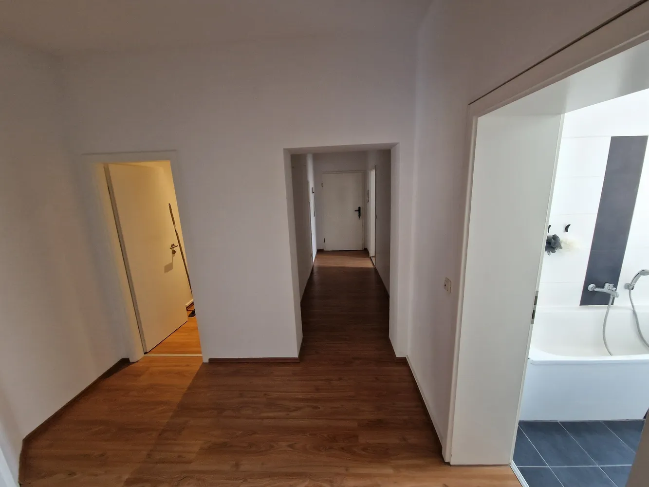3 Zimmer Wohnung mit 93 m² in Halle (Saale) – Bild 12