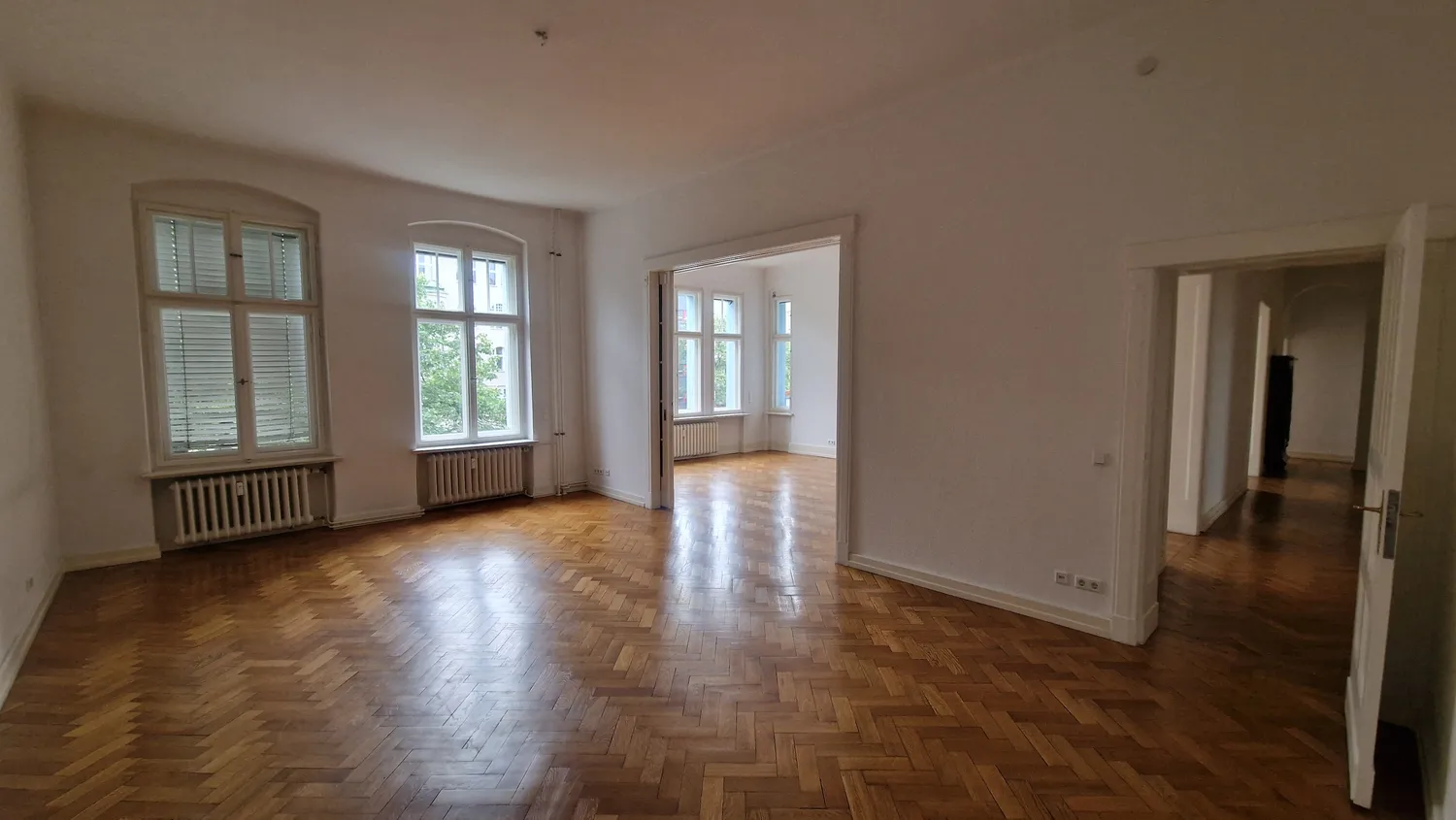 6 Zimmer Wohnung mit 209 m² in Berlin – Bild 1