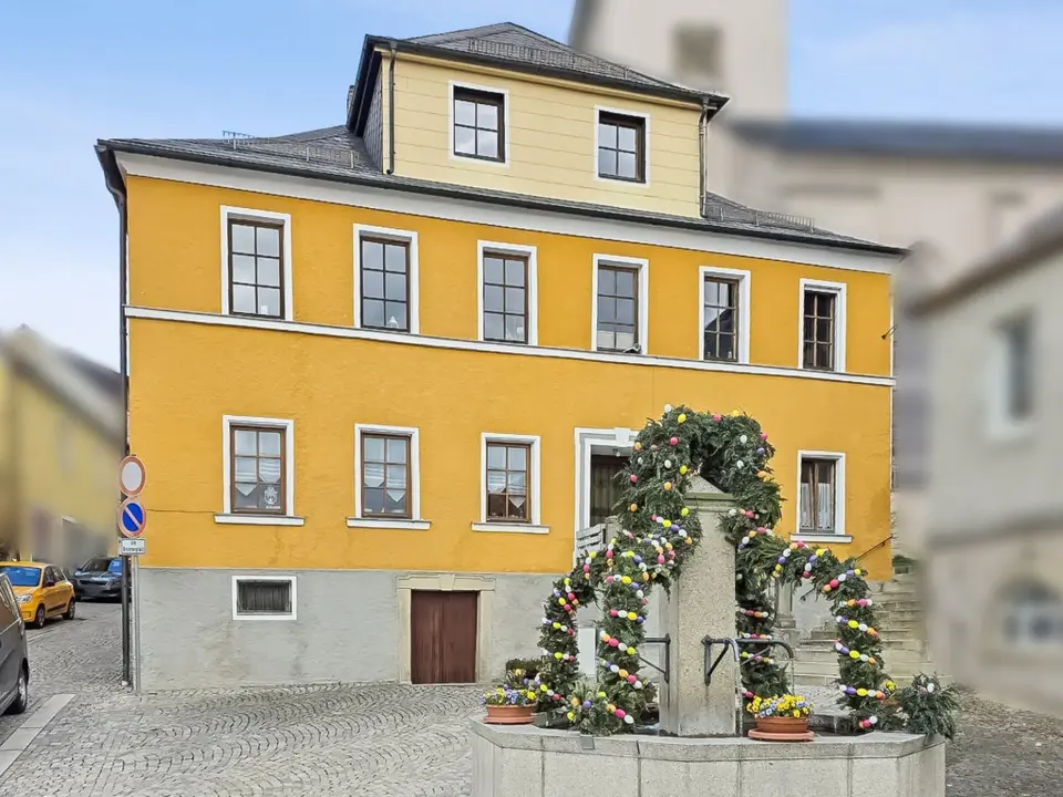6 Zimmer Wohnung mit 150 m² in Hof – Bild 1