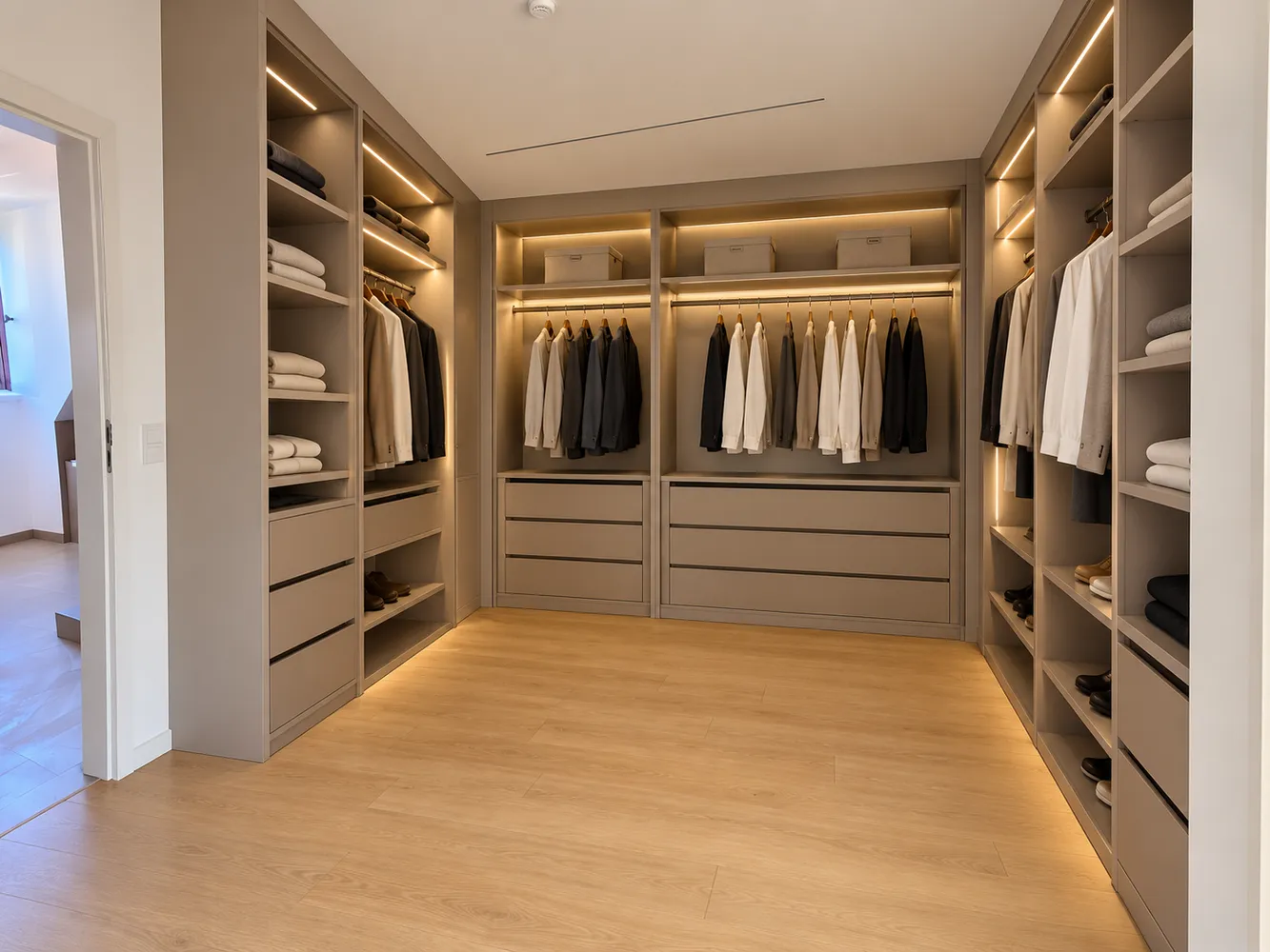 5 Zimmer Wohnung mit 243 m² in München – Bild 3