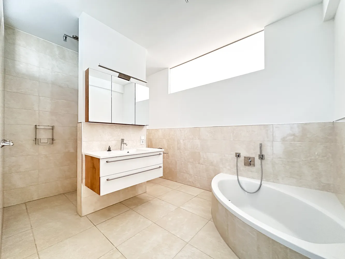 4 Zimmer Wohnung mit 150 m² in Augsburg – Bild 5