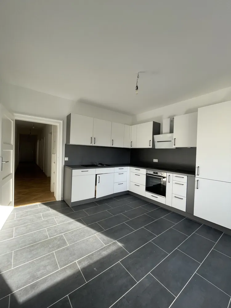 5 Zimmer Wohnung mit 147 m² in München – Bild 2