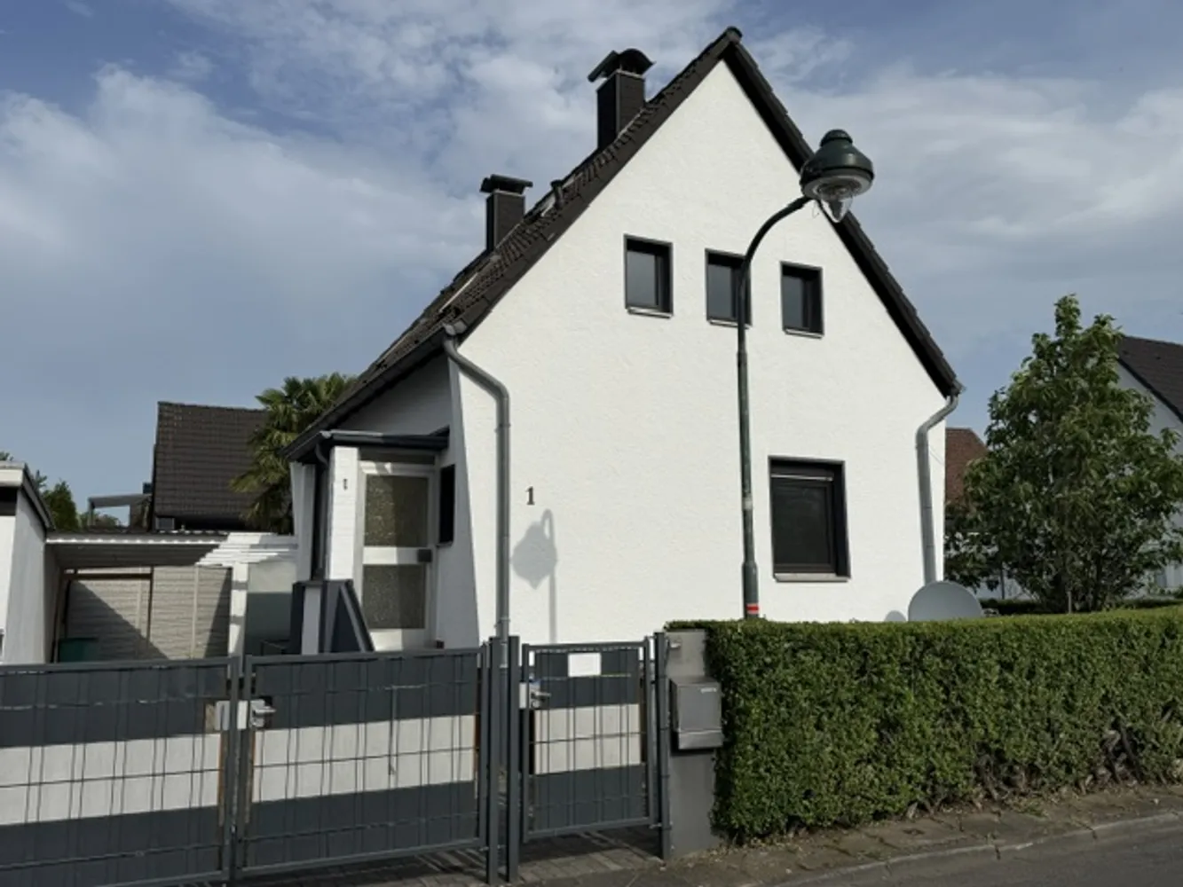 5 Zimmer Haus mit 94 m² in Düsseldorf – Bild 1