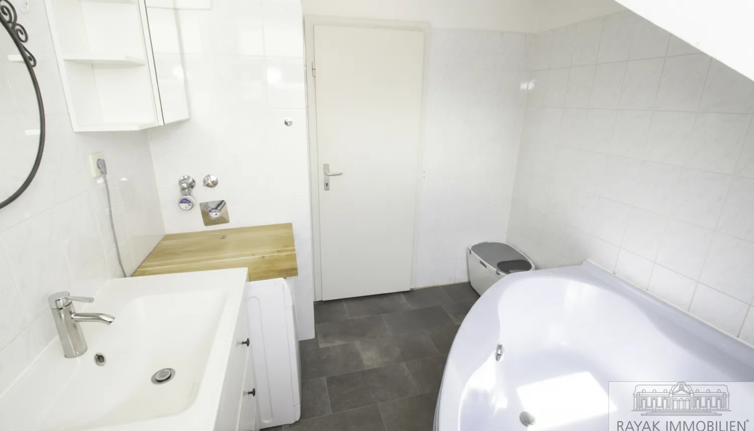 3 Zimmer Wohnung mit 98 m² in Düsseldorf – Bild 3