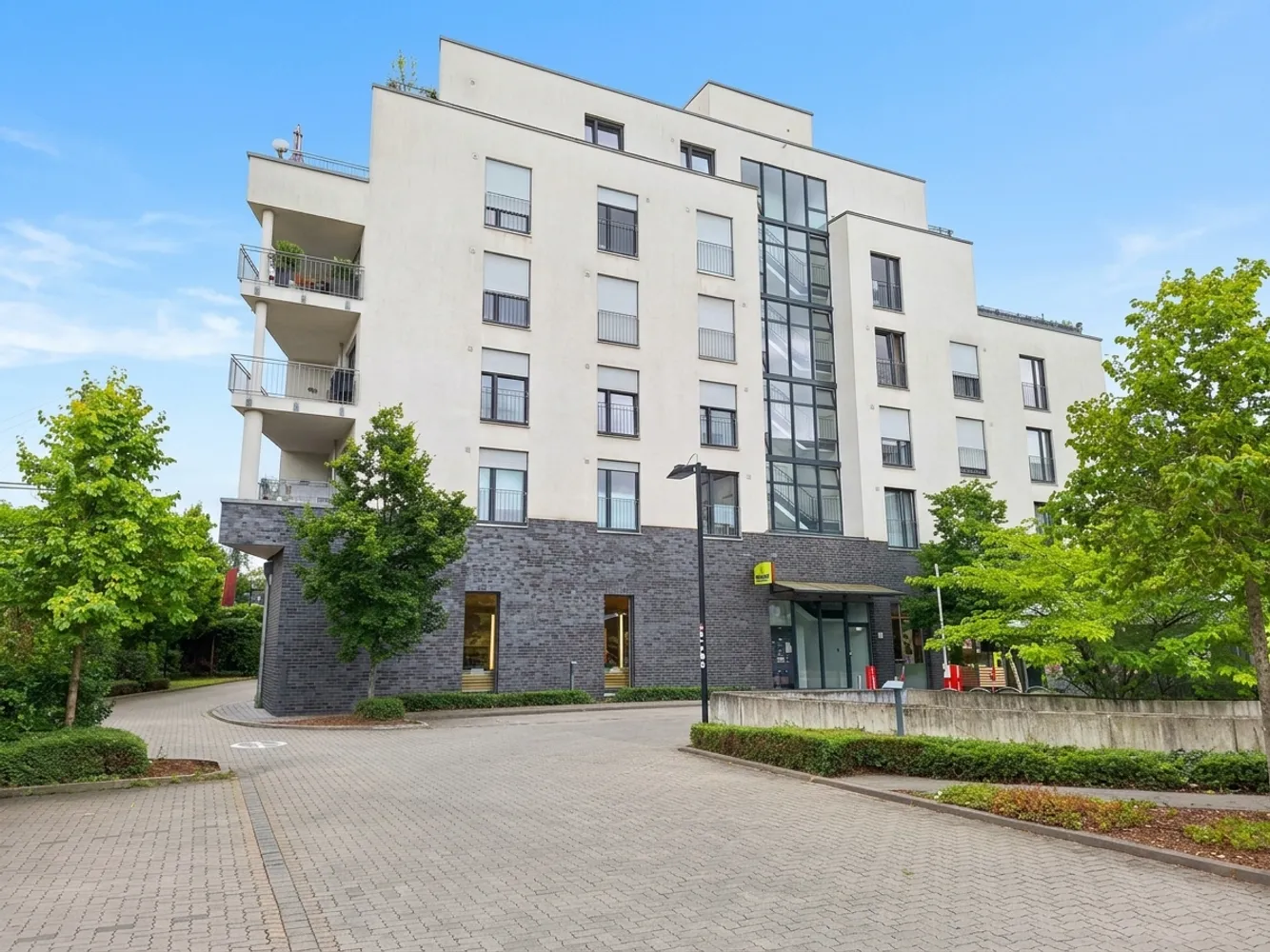 2 room apartment with 66 m² in Düsseldorf – Photo 1