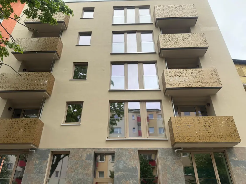 3 Zimmer Wohnung mit 90 m² in Berlin – Bild 2