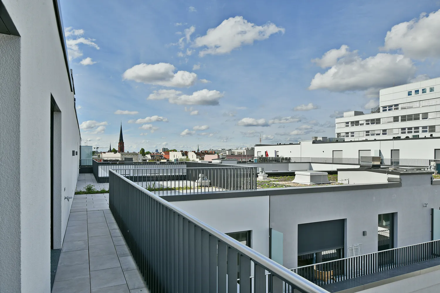 3 Zimmer Wohnung mit 117 m² in Berlin – Bild 2