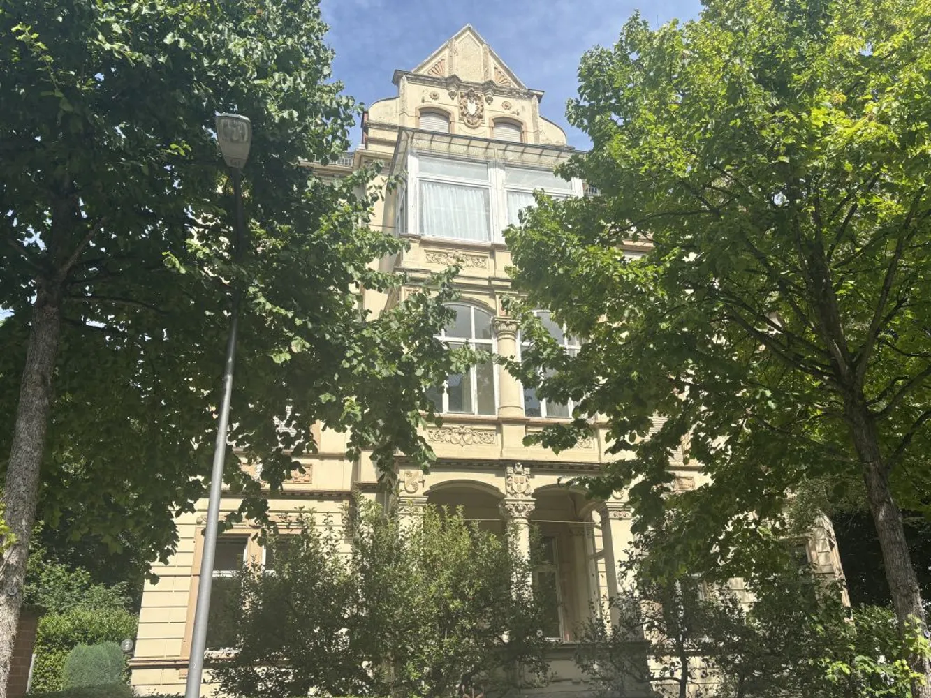 5 Zimmer Wohnung mit 158 m² in Wiesbaden – Bild 2
