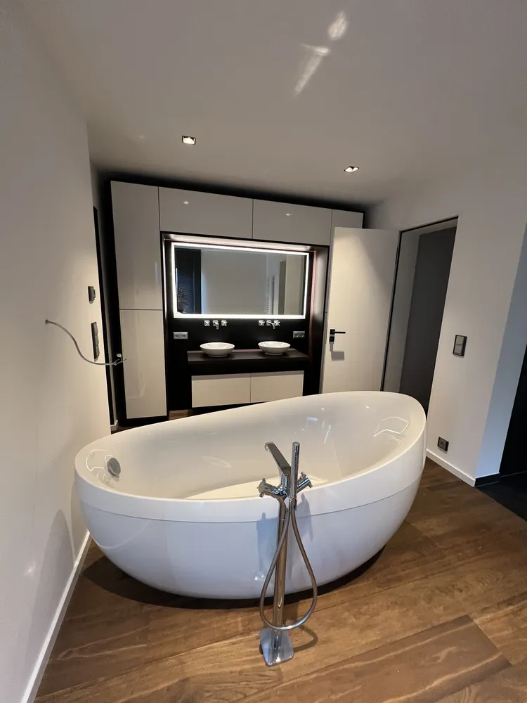 4 Zimmer Wohnung mit 210 m² in Dresden – Bild 3