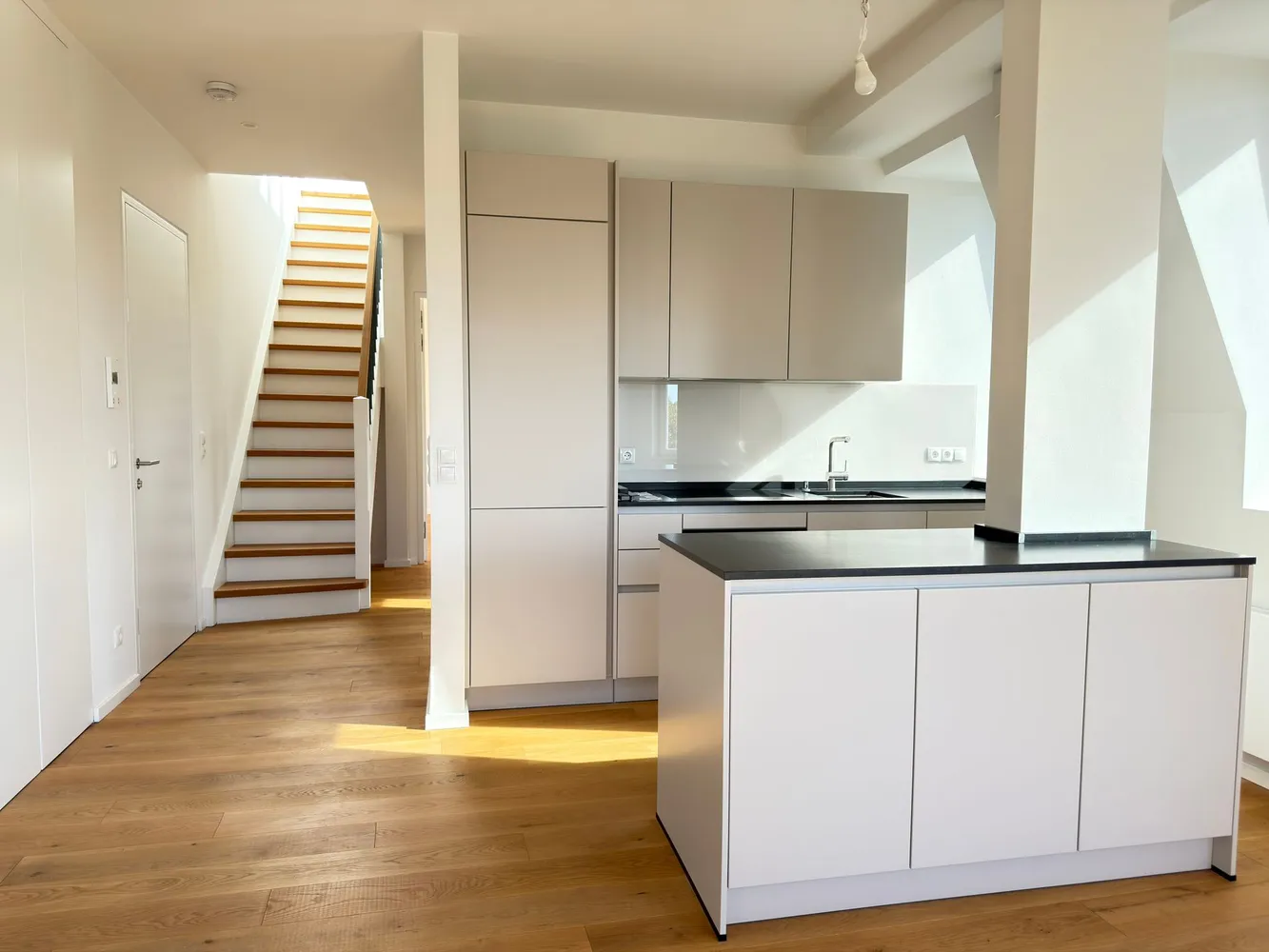 2 room apartment with 98 m² in Hamburg – Photo 2