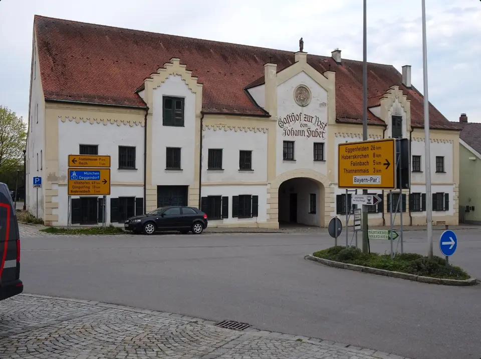 8 Zimmer Haus mit 300 m² in Deggendorf – Bild 1