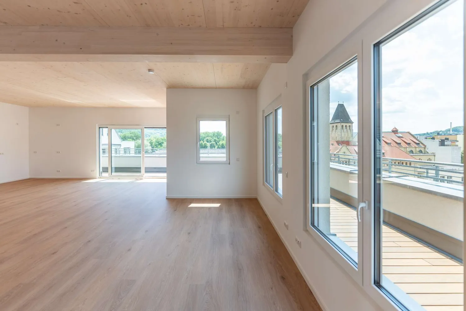 5 Zimmer Wohnung mit 213 m² in Jena – Bild 2