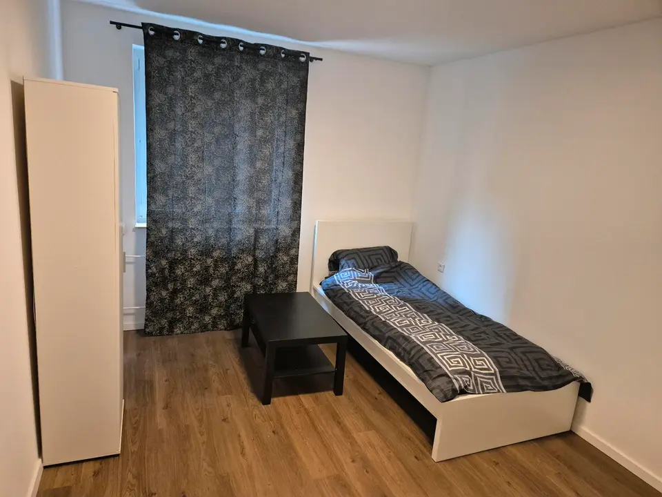8 Zimmer Wohnung mit 150 m² in Bremen – Bild 1