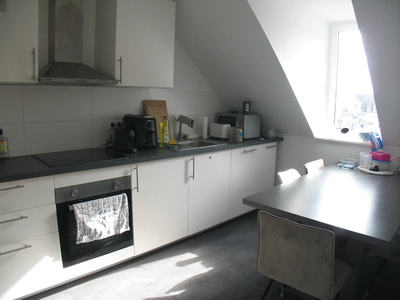 4 Zimmer Wohnung mit 100 m² in Karlsruhe – Bild 1