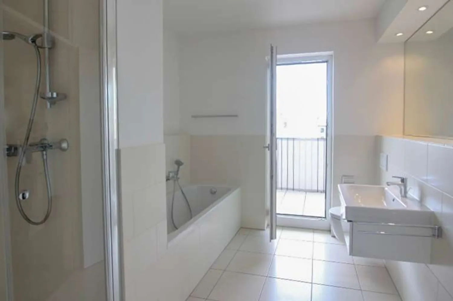 3 Zimmer Wohnung mit 102 m² in Frankfurt am Main – Bild 4