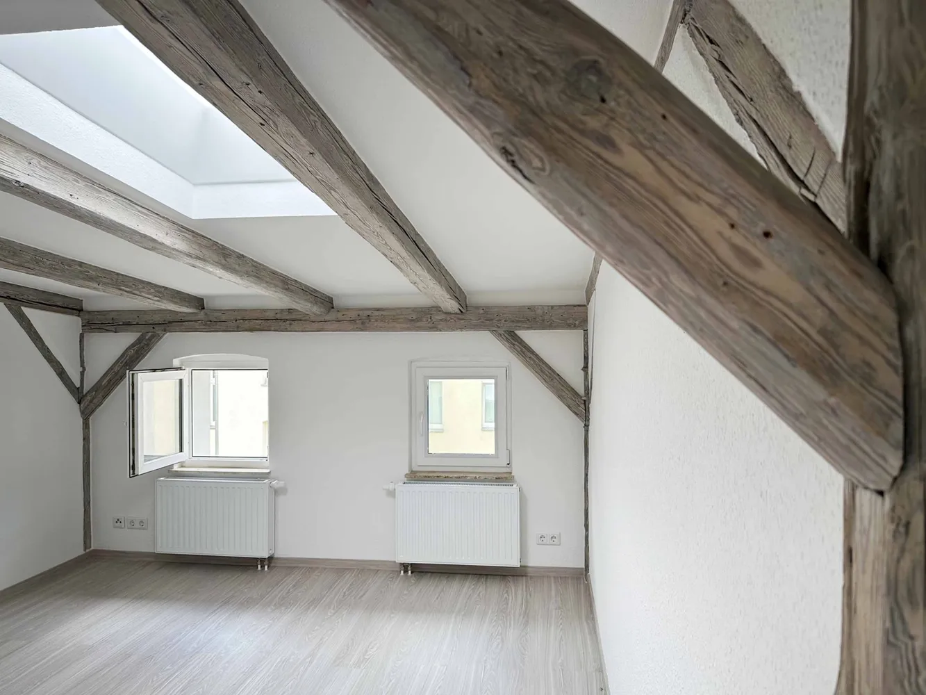 5 Zimmer Wohnung mit 108 m² in Halle (Saale) – Bild 1