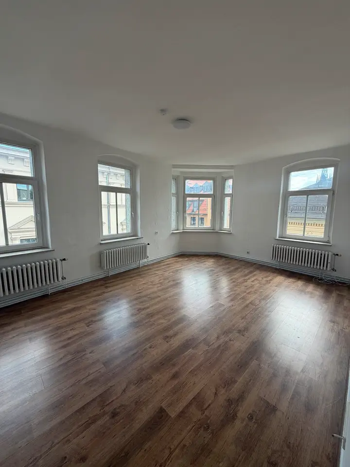 4 Zimmer Wohnung mit 130 m² in Halle (Saale) – Bild 1