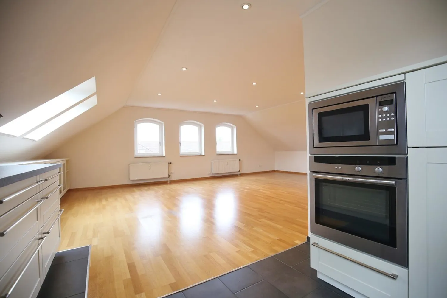 2 room apartment with 80 m² in Hamburg – Photo 3
