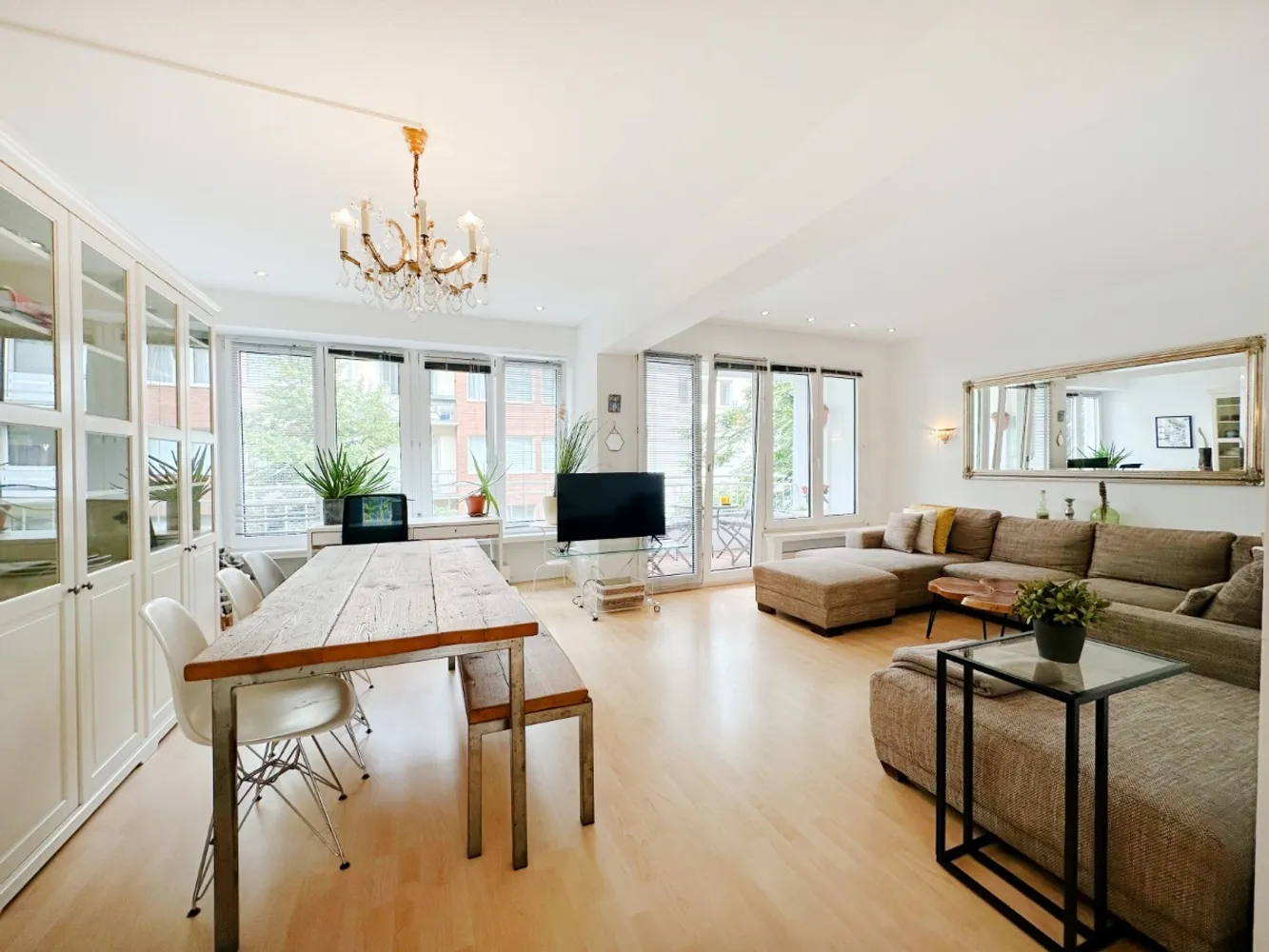 2 Zimmer Wohnung mit 70 m² in Düsseldorf – Bild 2