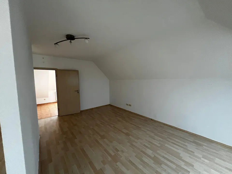 2 Zimmer Wohnung mit 87 m² in Bitterfeld-Wolfen – Bild 2