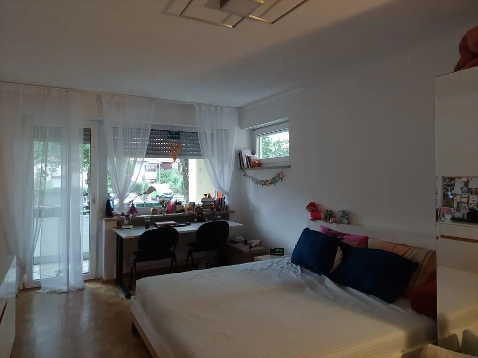 1 room apartment with 82 m² in Munich – Photo 2