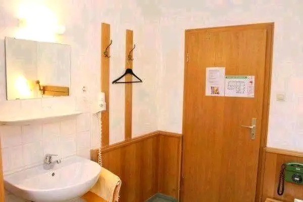 Shared room with 20 m² in Stuttgart – Photo 8