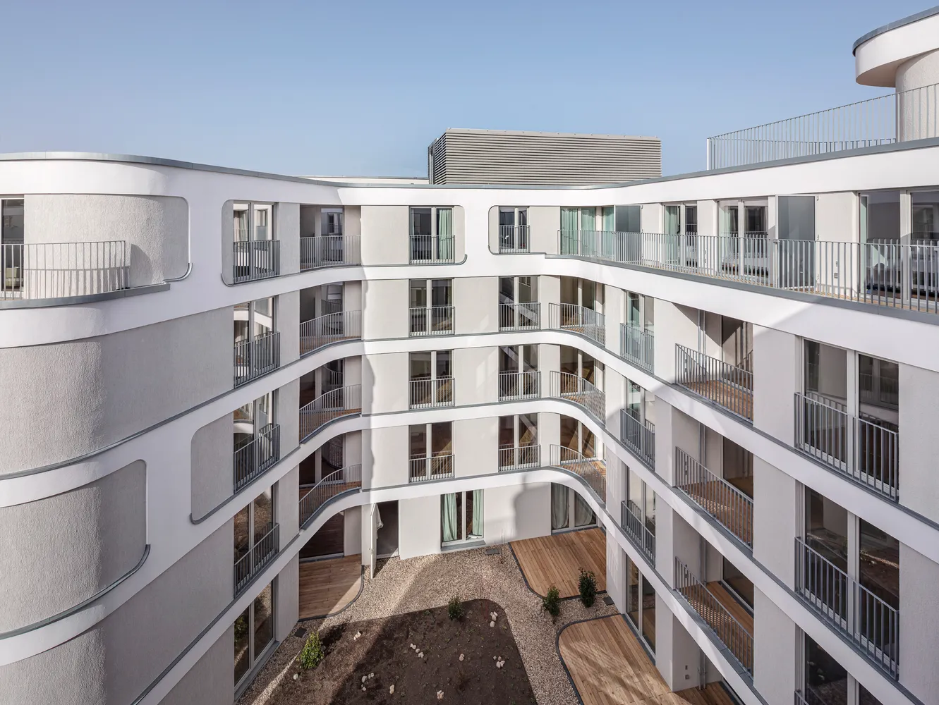 4 Zimmer Wohnung mit 131 m² in Berlin – Bild 1