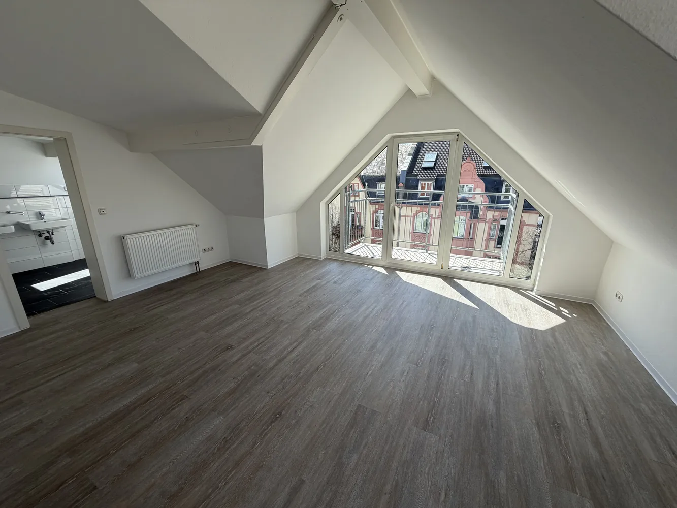 2 Zimmer Wohnung mit 89 m² in Frankfurt am Main – Bild 2